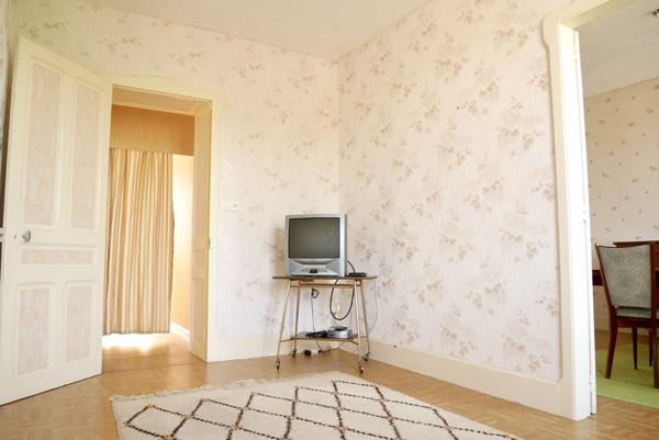 VASTE MAISON AVEC JARDIN COMPOSEE DE 2 APPARTEMENTS