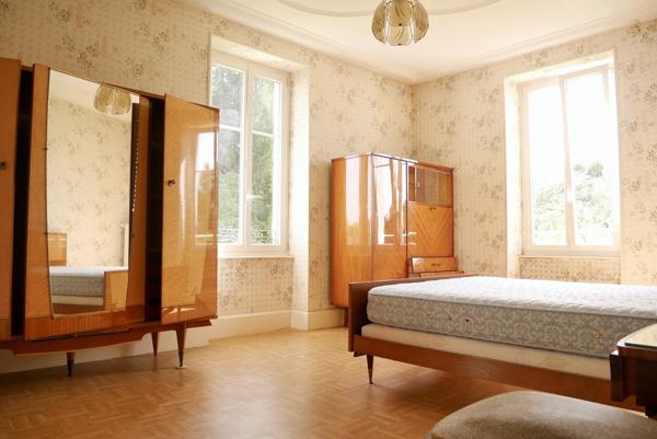 VASTE MAISON AVEC JARDIN COMPOSEE DE 2 APPARTEMENTS