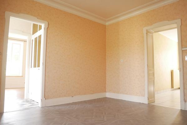 VASTE MAISON AVEC JARDIN COMPOSEE DE 2 APPARTEMENTS