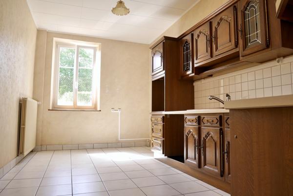 VASTE MAISON AVEC JARDIN COMPOSEE DE 2 APPARTEMENTS