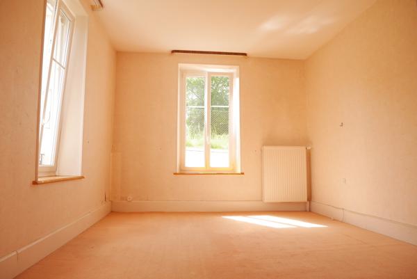 VASTE MAISON AVEC JARDIN COMPOSEE DE 2 APPARTEMENTS