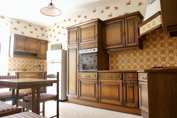 VASTE MAISON AVEC JARDIN COMPOSEE DE 2 APPARTEMENTS