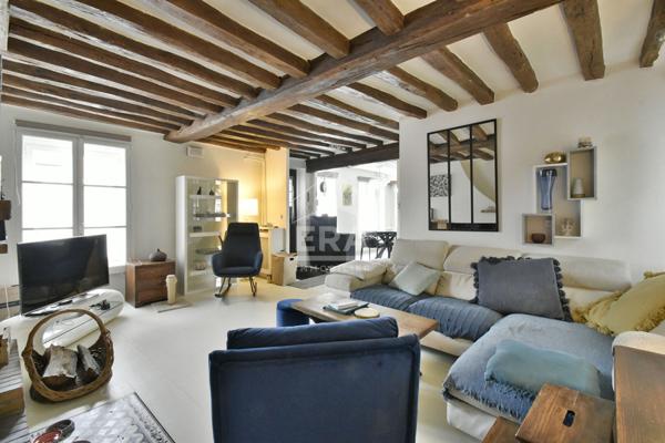 BEAUCOUP DE CHARME POUR CETTE ANCIENNE EN CENTRE VILLE