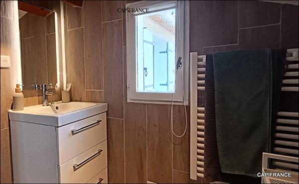 A ST CYR SUR MER (83) Superbe duplex rénové de type 3 de 74 m² en centre ville, au 2ème étage