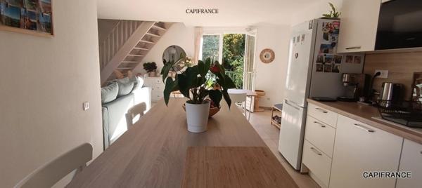 A ST CYR SUR MER (83) Superbe duplex rénové de type 3 de 74 m² en centre ville, au 2ème étage