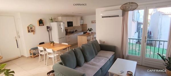 A ST CYR SUR MER (83) Superbe duplex rénové de type 3 de 74 m² en centre ville, au 2ème étage