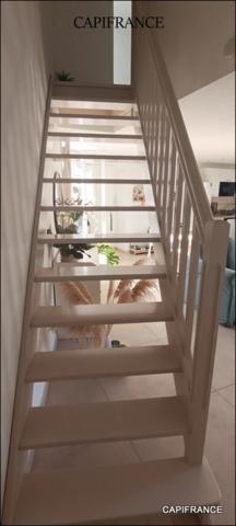 A ST CYR SUR MER (83) Superbe duplex rénové de type 3 de 74 m² en centre ville, au 2ème étage