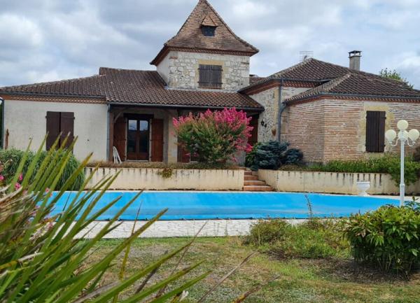 Maison à vendre    5 pièces • 225 m2 Casseneuil