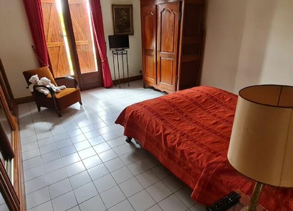 Maison à vendre    5 pièces • 225 m2 Casseneuil