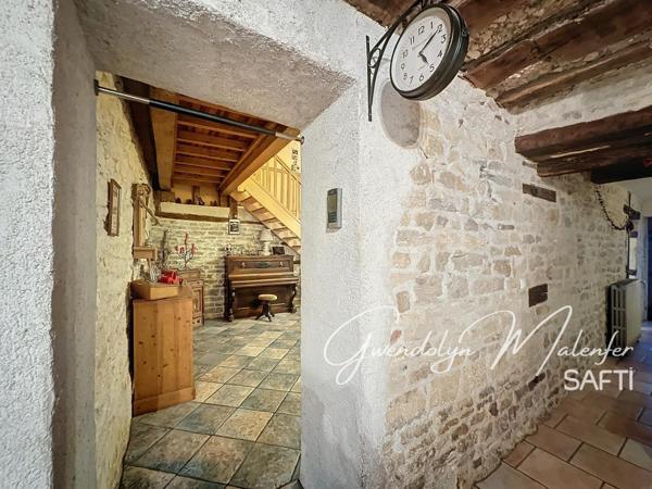 Maison en pierre rénovée avec charme et authenticité