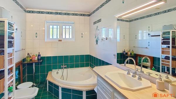 Charmante maison en pierre avec piscine et suite parentale  115 m² habitables