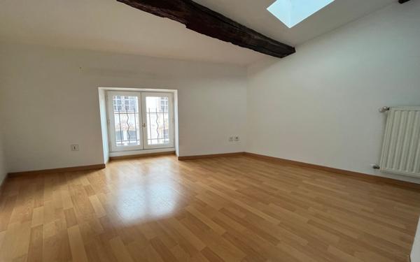 Appartement à louer    2 pièces • 67 m2 Mâcon
