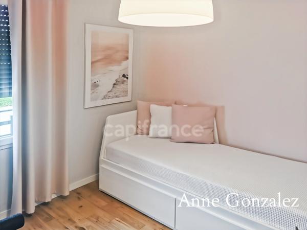 ORLEANS-SUD, à vendre belle maison familiale édifiée sur un beau jardin clos et paysager de 1130 m2 avec piscine, salle à manger extérieur, garage et places de parking