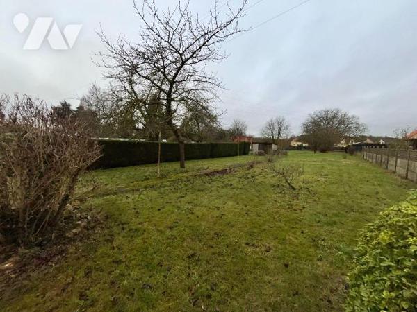 Grande maison familiale de 110m² habitables implantée sur une parcelle de 1400m² avec un large ...