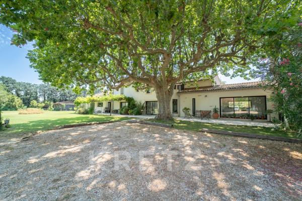 Mas ancien entièrement rénovée de 350m2 - Châteaurenard (Alpilles)
