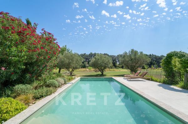 Mas ancien entièrement rénovée de 350m2 - Châteaurenard (Alpilles)