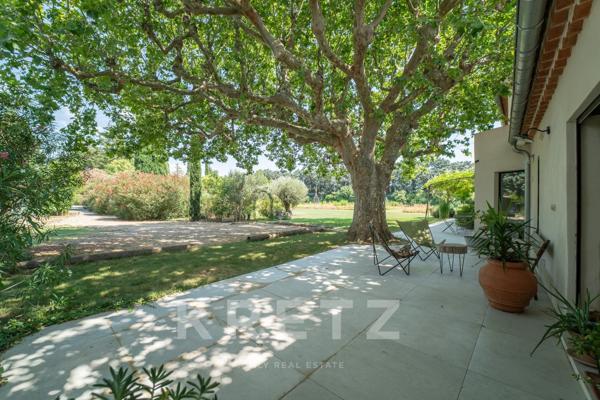 Mas ancien entièrement rénovée de 350m2 - Châteaurenard (Alpilles)