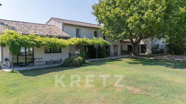 Mas ancien entièrement rénovée de 350m2 - Châteaurenard (Alpilles)