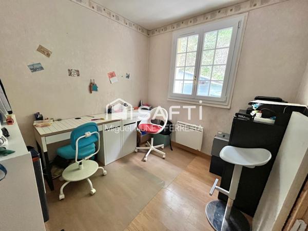 Maison avec sous-sol complet et vue dégagée