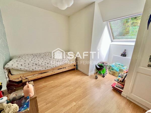 Maison avec sous-sol complet et vue dégagée