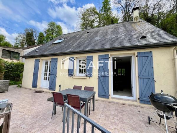 Maison avec sous-sol complet et vue dégagée