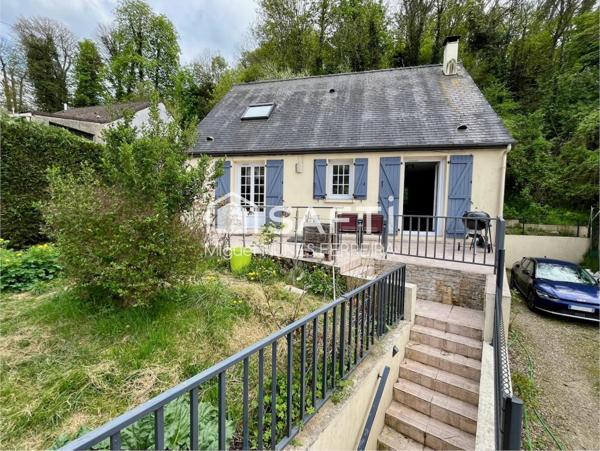 Maison avec sous-sol complet et vue dégagée