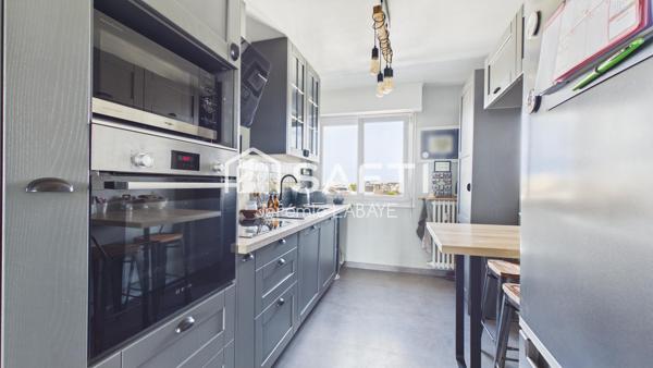 Bel appartement rénové avec balcon, cave et garage