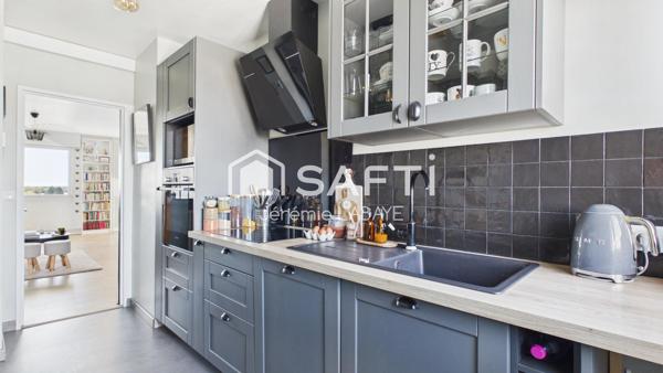 Bel appartement rénové avec balcon, cave et garage