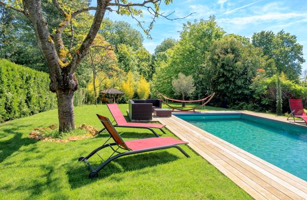 Maison avec 1200 m² de terrain et piscine