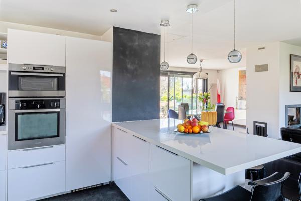 Maison avec 1200 m² de terrain et piscine