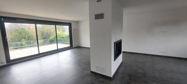 Maison avec 1200 m² de terrain et piscine