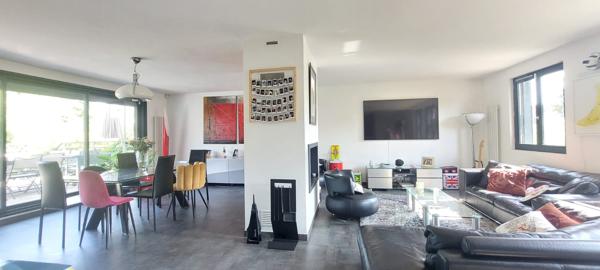 Maison avec 1200 m² de terrain et piscine