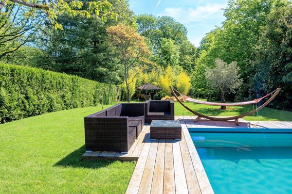 Maison avec 1200 m² de terrain et piscine