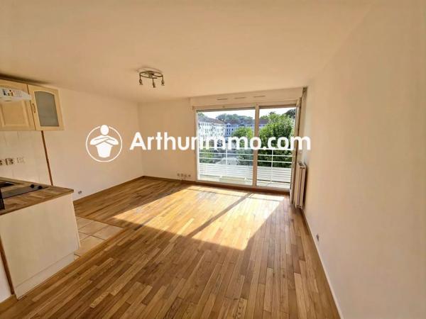 Vente                                                      Appartement
                        
                     1 pièces                      30 m2                     à Savigny-le-Temple