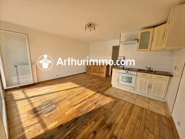 Vente                                                      Appartement
                        
                     1 pièces                      30 m2                     à Savigny-le-Temple