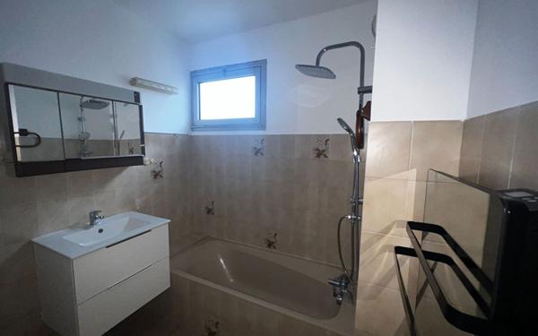 Appartement à louer    3 pièces •  Nîmes