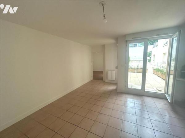 CENTRE-VILLE, SECTEUR CLOVIS / JARD – Dans une copropriété bien entretenue, appartement de 2 pièces