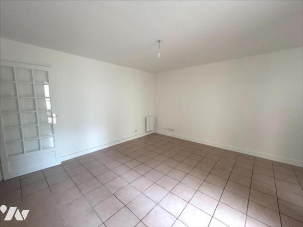 CENTRE-VILLE, SECTEUR CLOVIS / JARD – Dans une copropriété bien entretenue, appartement de 2 pièces