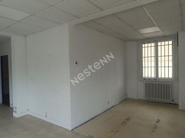 EPERNON LOCAL COMMERCIAL OU PROFESSIONNEL A LOUER.