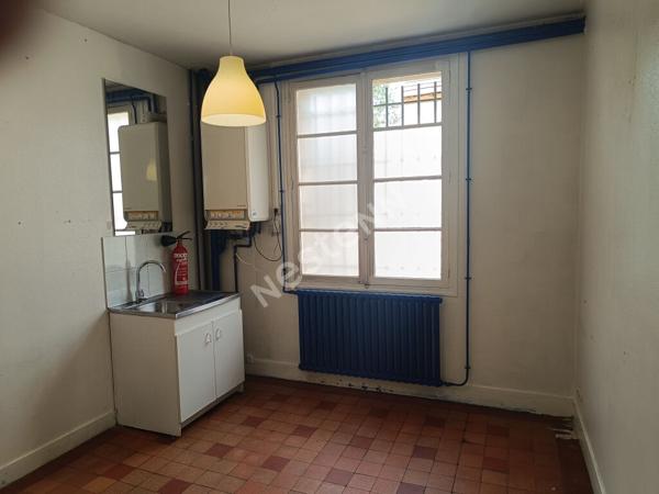 EPERNON LOCAL COMMERCIAL OU PROFESSIONNEL A LOUER.