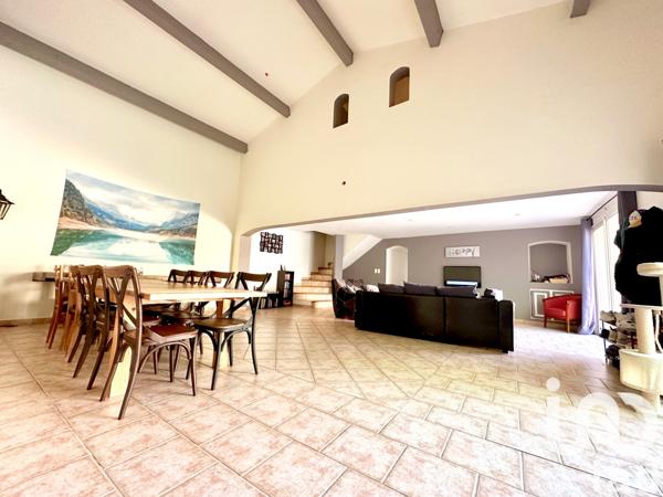 Maison à vendre 10 pièces 300 m² Camaret-sur-Aigues
