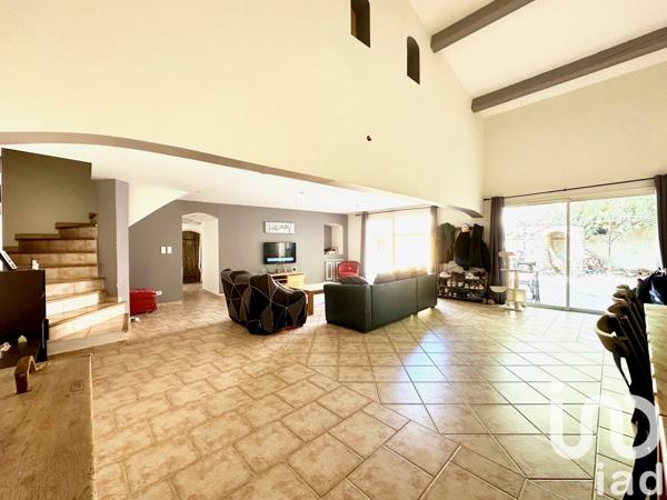 Maison à vendre 10 pièces 300 m² Camaret-sur-Aigues