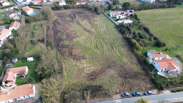 Réalisez librement votre maison, Terrain au FENOUILLER 402m²