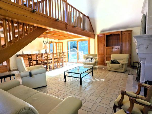 Vente immobilière : Maison à Halluin  4 pièces 150 m² 483 600 €- Jacquot Immobilier.