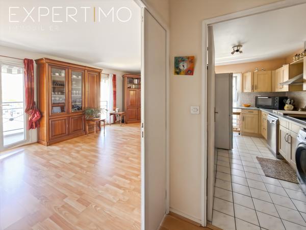 MARGENCY. 3 PIÈCES AVEC BALCON – DOUBLE SÉJOUR 30 M² – 2? CHAMBRE POSSIBLE – PARKING