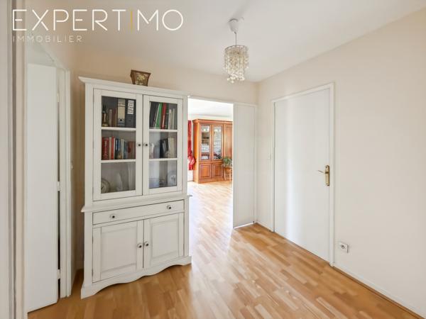 MARGENCY. 3 PIÈCES AVEC BALCON – DOUBLE SÉJOUR 30 M² – 2? CHAMBRE POSSIBLE – PARKING