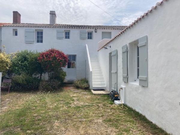 Jolie batîsse du 19ème siècle proche plage et port