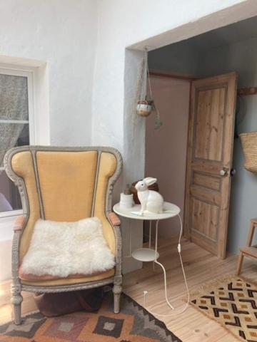 Jolie batîsse du 19ème siècle proche plage et port