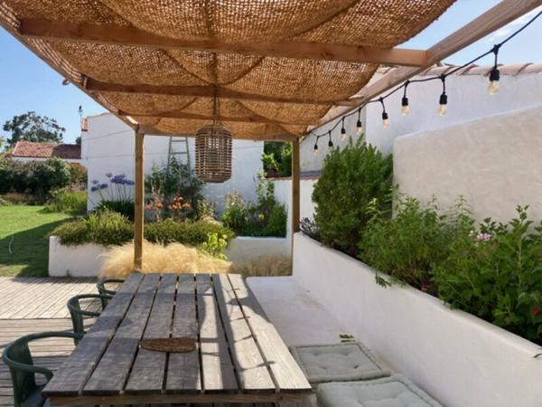 Jolie batîsse du 19ème siècle proche plage et port