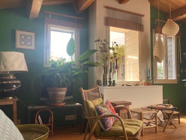 Jolie batîsse du 19ème siècle proche plage et port